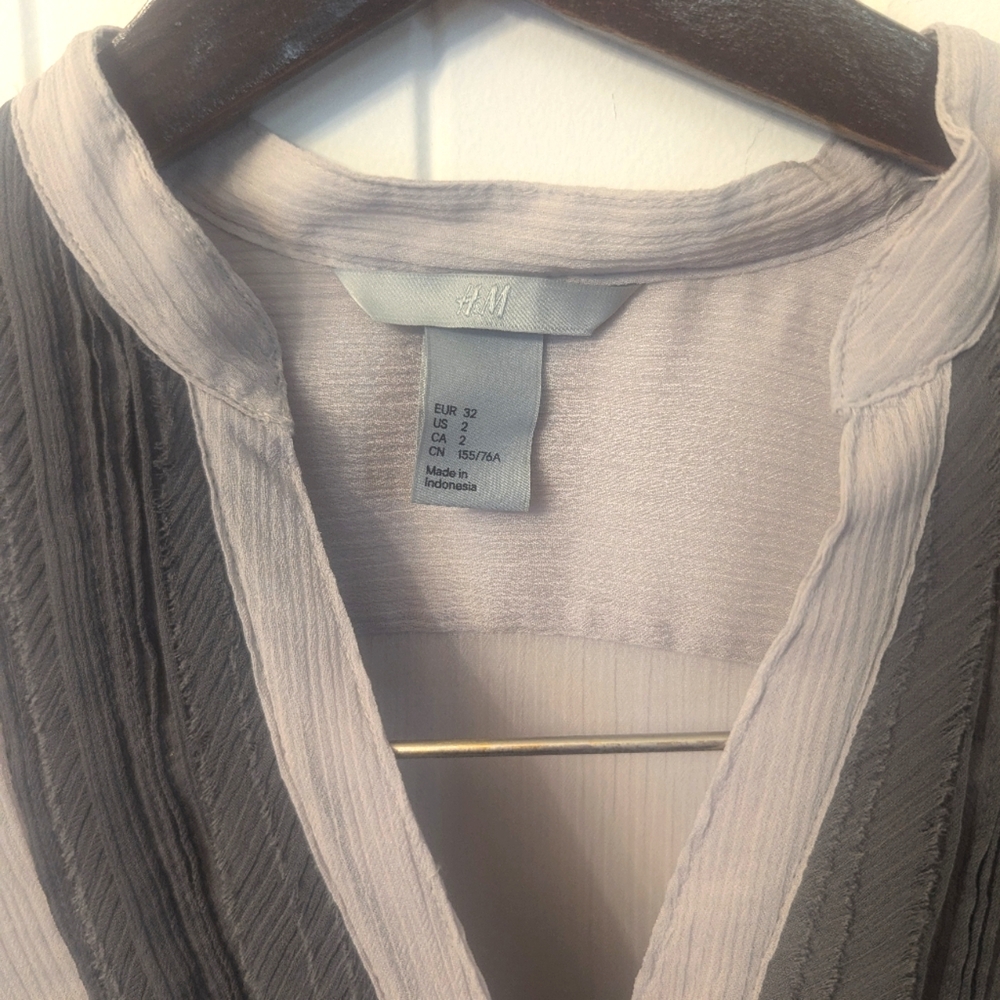 H&M Burton down blouse